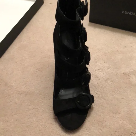 Kendall + Kylie heels - Picture 3 of 7